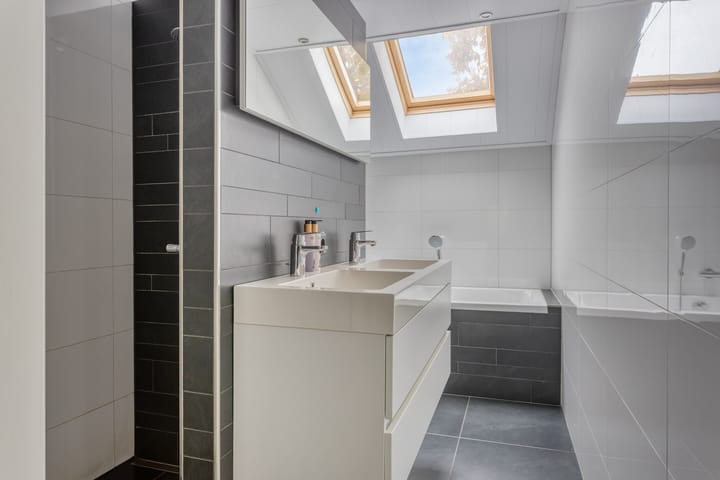 Photo 4 of Stiegert 70