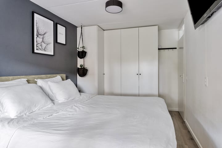 Photo 32 of Stiegert 70