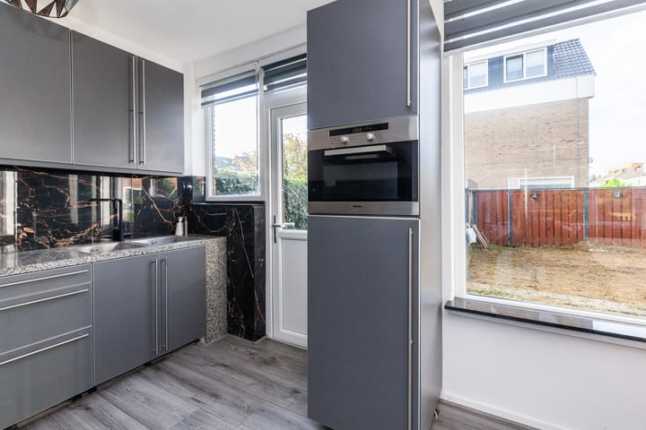 Foto 11 van Van Riebeekstraat 2