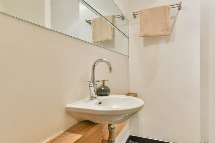 Photo 22 of Eendrachtstraat 2-2