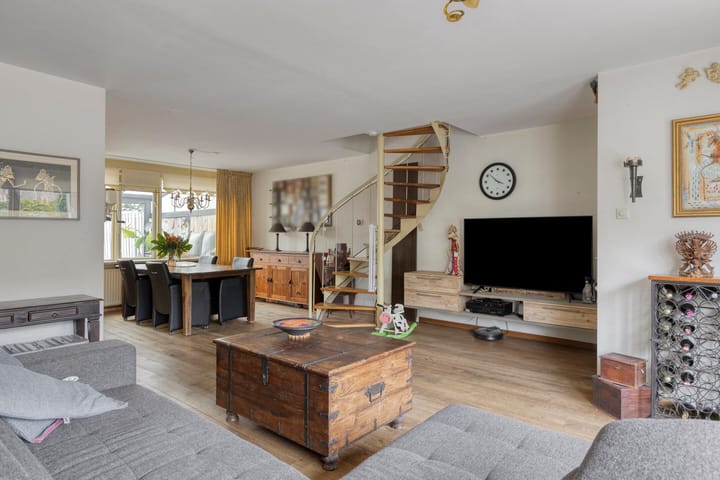 Photo 2 of Basstraat 39