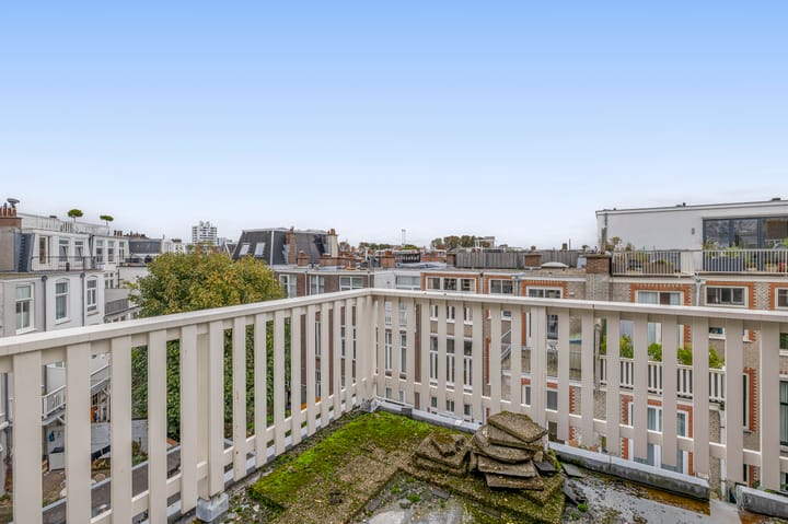 Photo 4 of Voltastraat 12