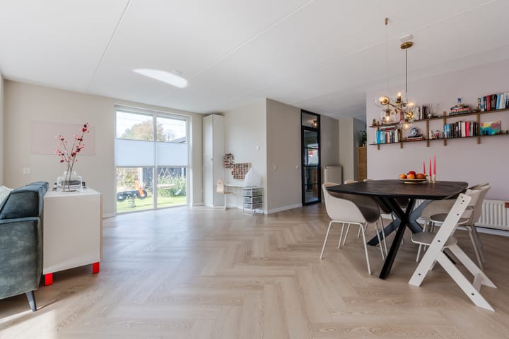 Foto 18 van Weegbree 2