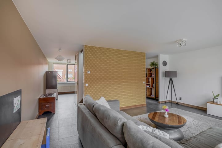 Photo 12 of Warmoezenierstraat 23