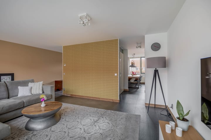 Photo 15 of Warmoezenierstraat 23