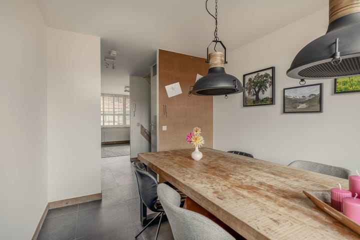 Photo 17 of Warmoezenierstraat 23