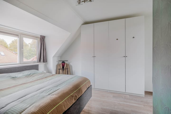 Photo 25 of Warmoezenierstraat 23