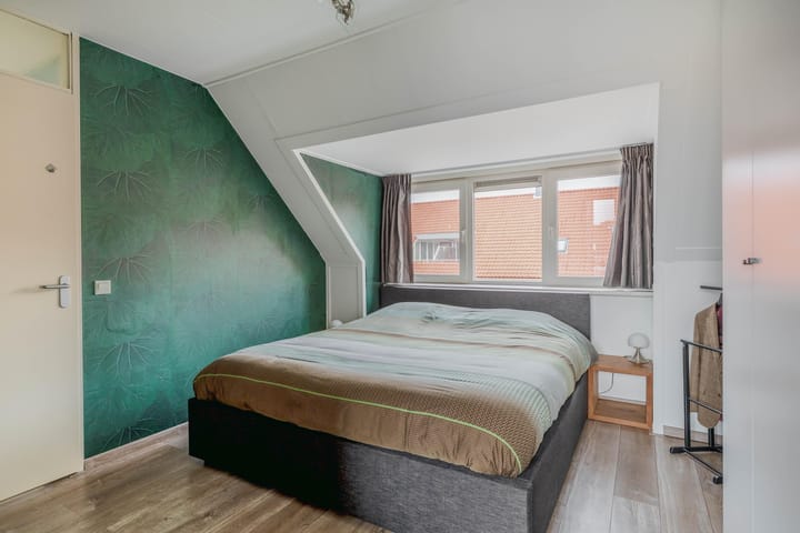 Photo 26 of Warmoezenierstraat 23