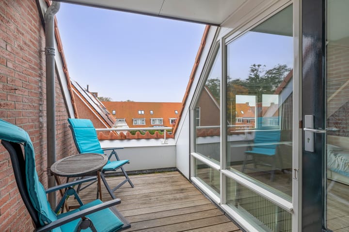 Photo 28 of Warmoezenierstraat 23