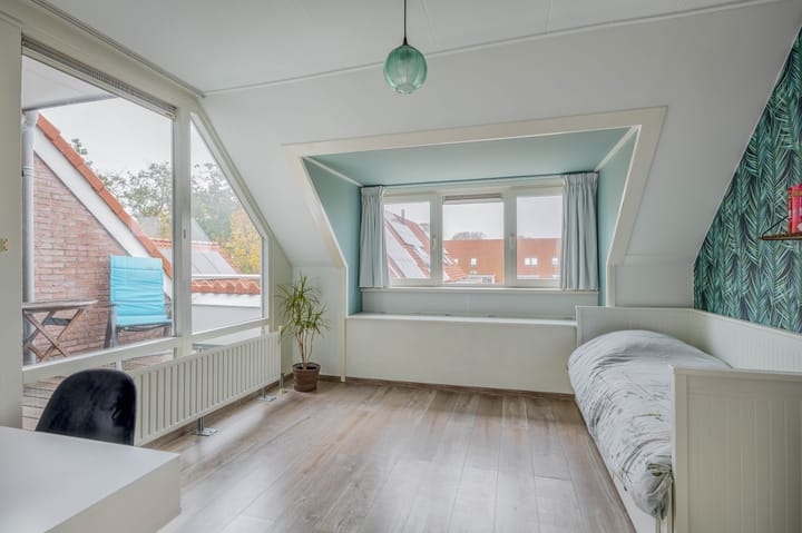 Photo 30 of Warmoezenierstraat 23