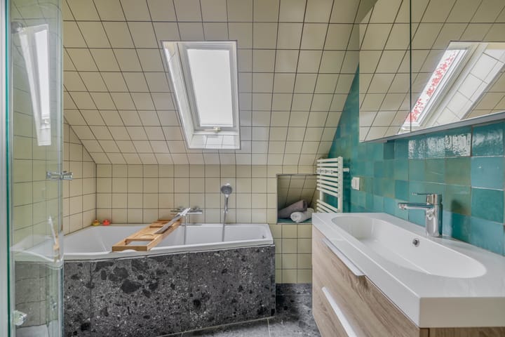 Photo 32 of Warmoezenierstraat 23