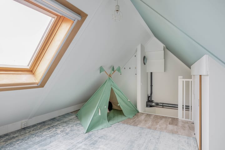 Photo 37 of Warmoezenierstraat 23