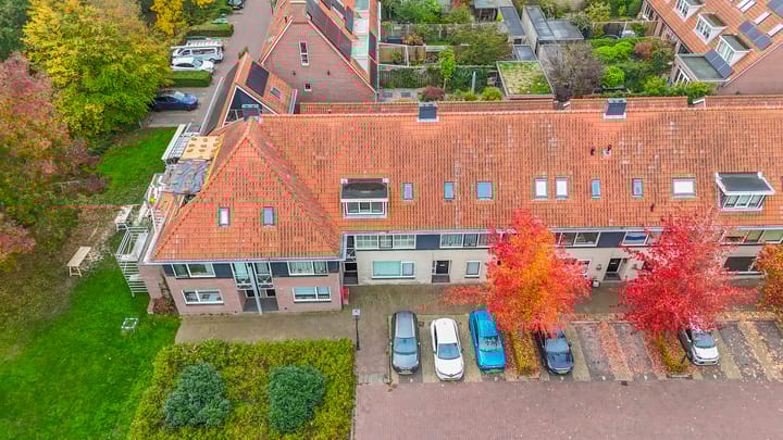 Photo 43 of Warmoezenierstraat 23