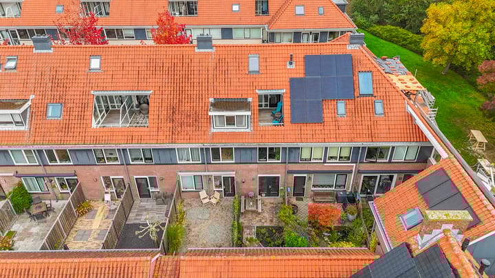 Photo 45 of Warmoezenierstraat 23