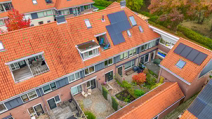 Photo 46 of Warmoezenierstraat 23