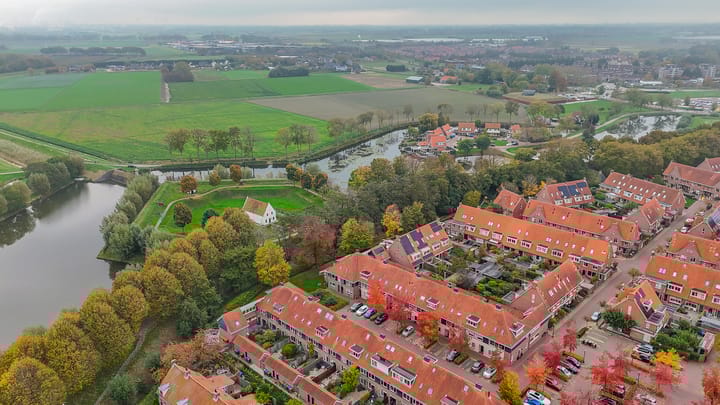 Photo 47 of Warmoezenierstraat 23