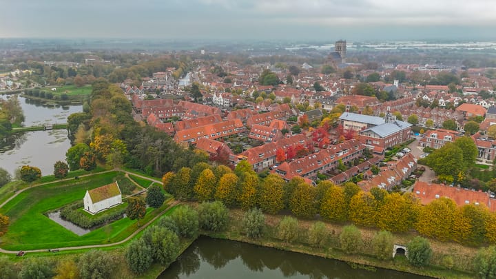 Photo 48 of Warmoezenierstraat 23