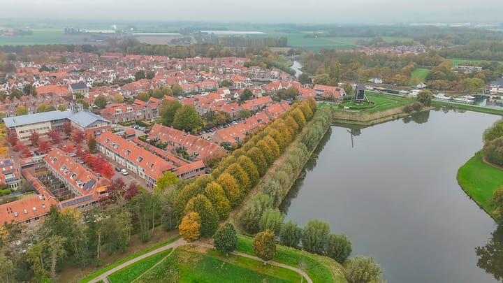 Photo 49 of Warmoezenierstraat 23