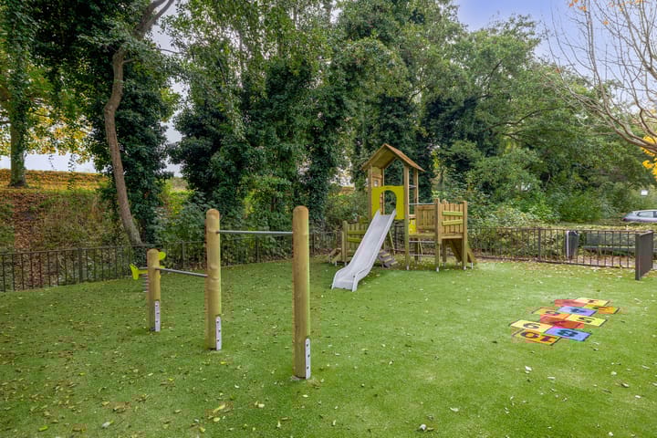 Photo 52 of Warmoezenierstraat 23