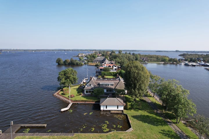 Foto 1 van Nieuw-Loosdrechtsedijk 306