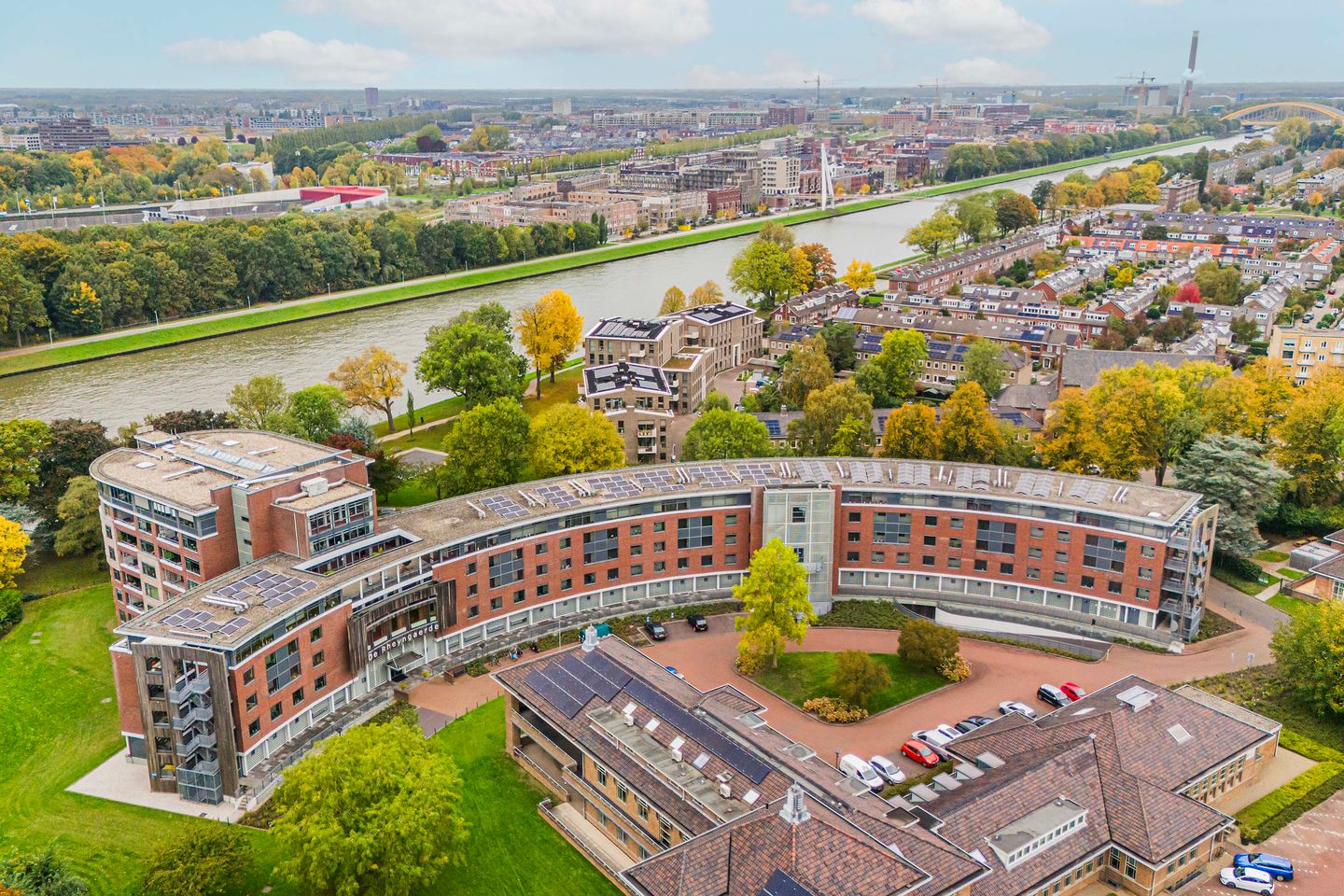 Photo 35 of Hendrika van Tussenbroeklaan 26