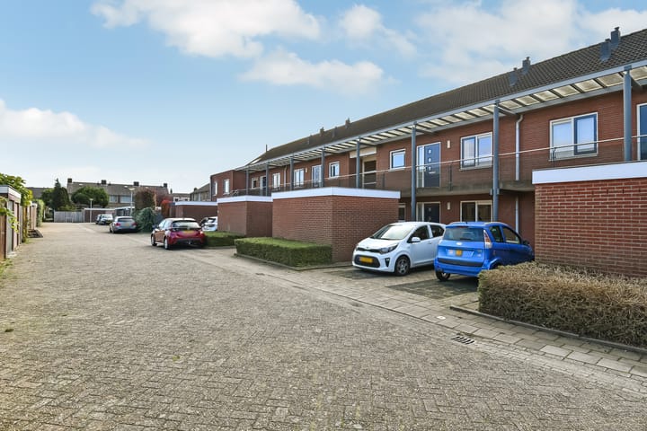 Photo 33 of Amalia van Solmsstraat 16