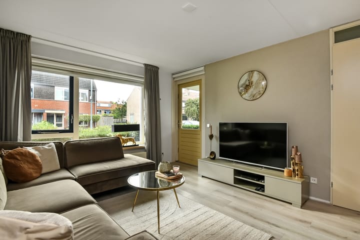 Photo 11 of Amalia van Solmsstraat 16