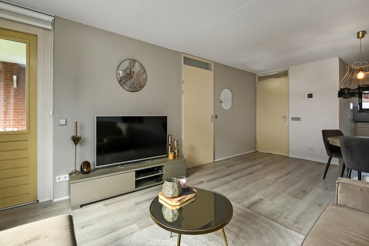 Photo 13 of Amalia van Solmsstraat 16