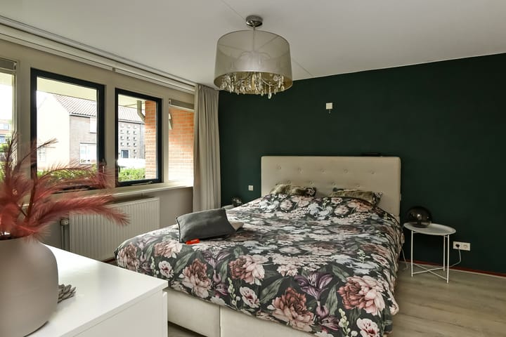 Photo 23 of Amalia van Solmsstraat 16