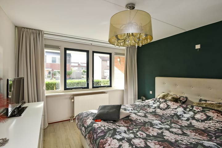 Photo 24 of Amalia van Solmsstraat 16