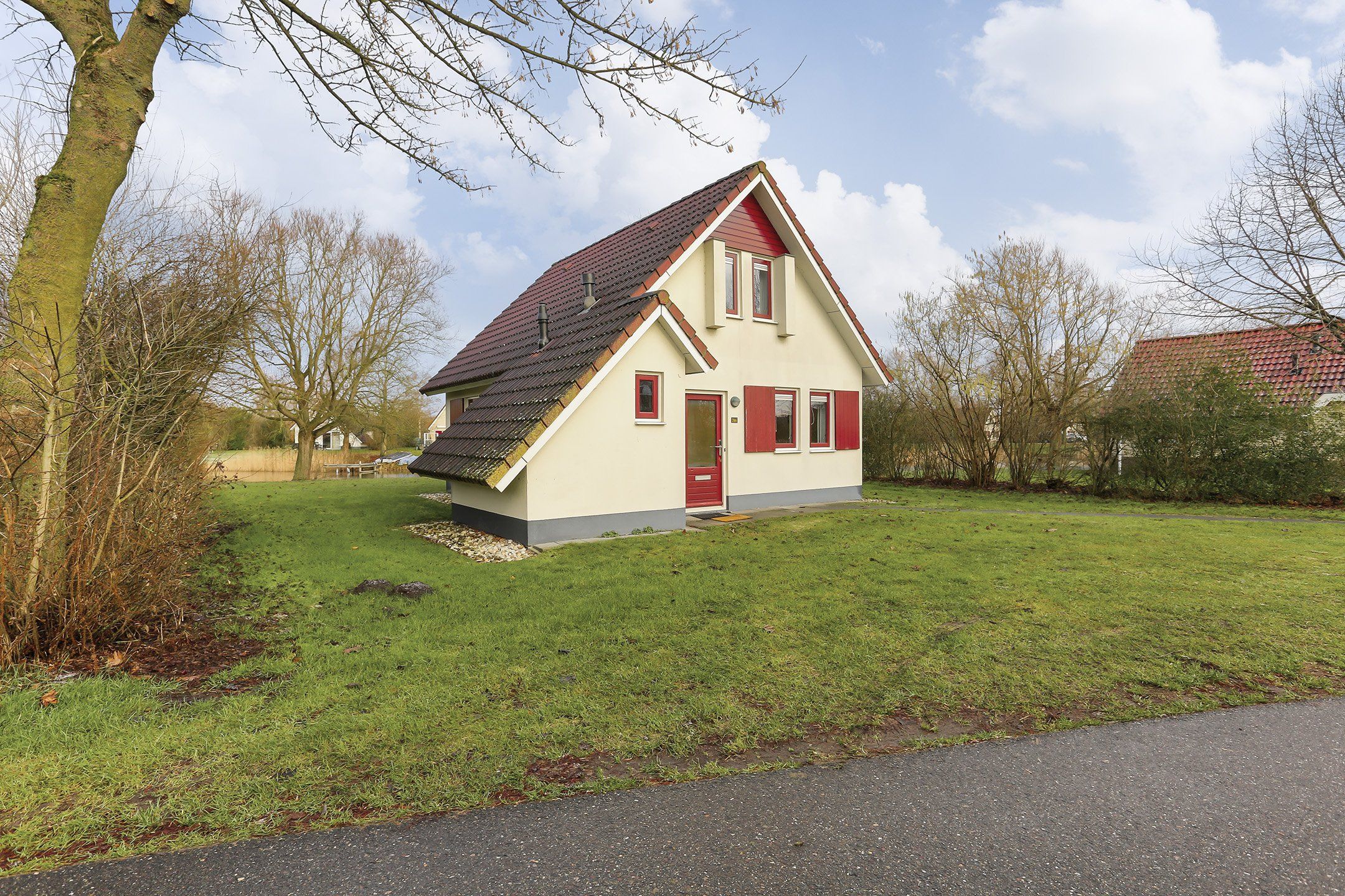 3-bedroom freehold villa in Emmen — photo 4 of 5