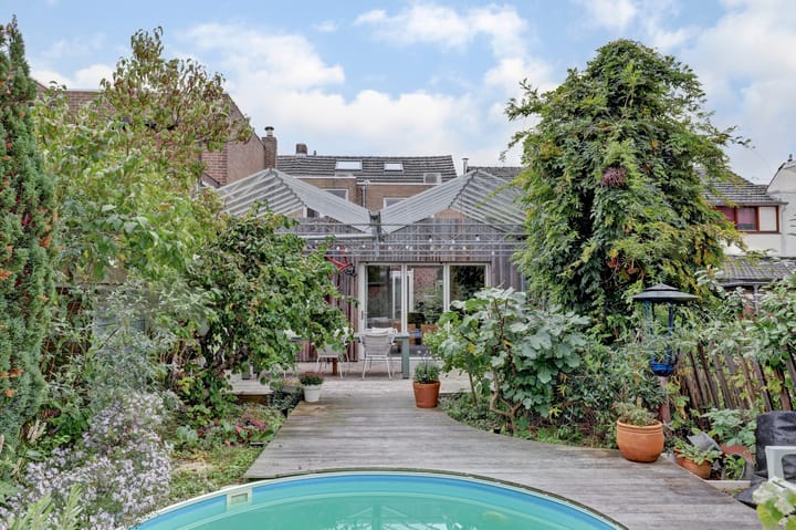 Foto 25 van Urbanusstraat 16