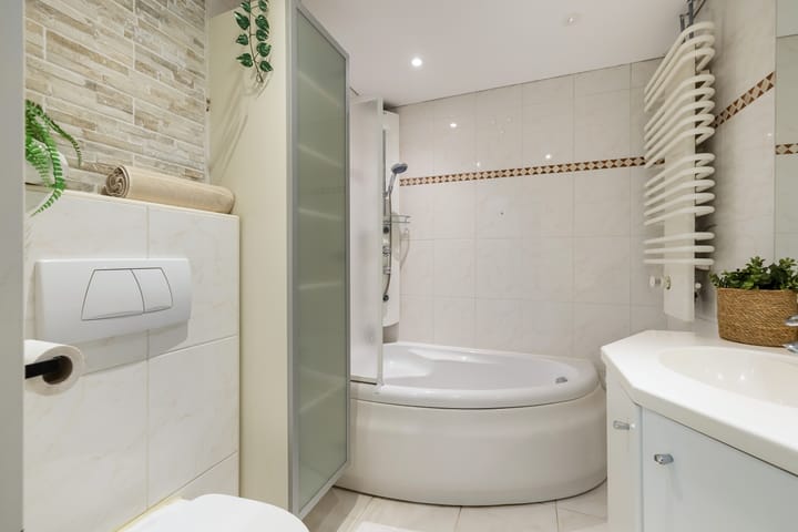 Photo 19 of Carolinen 9