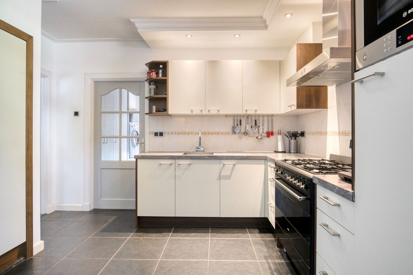 Photo 10 of Coöperatiestraat 2