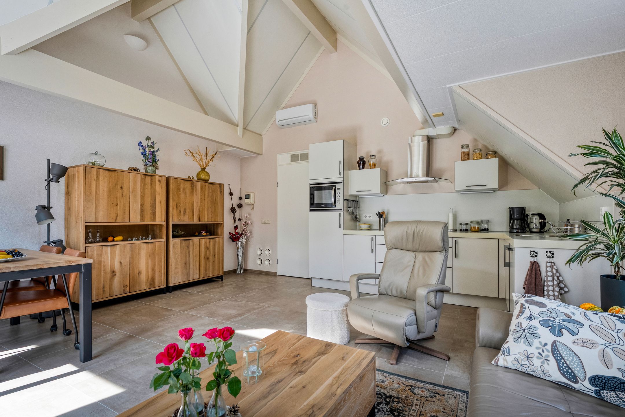 Foto 3 van Korenbloemweg 2-H