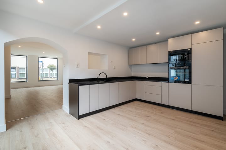 Photo 9 of Heiveldstraat 69