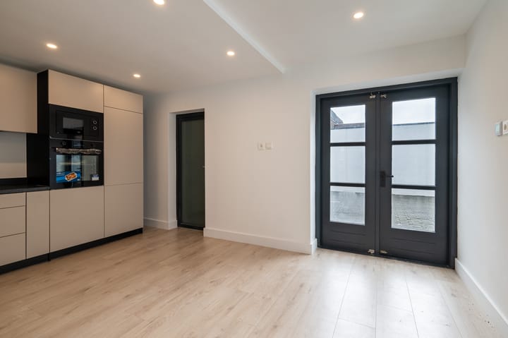 Photo 10 of Heiveldstraat 69