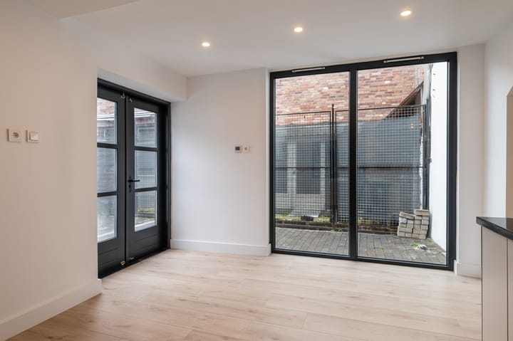 Photo 11 of Heiveldstraat 69