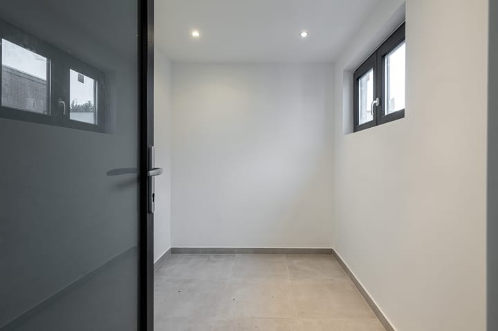 Photo 12 of Heiveldstraat 69