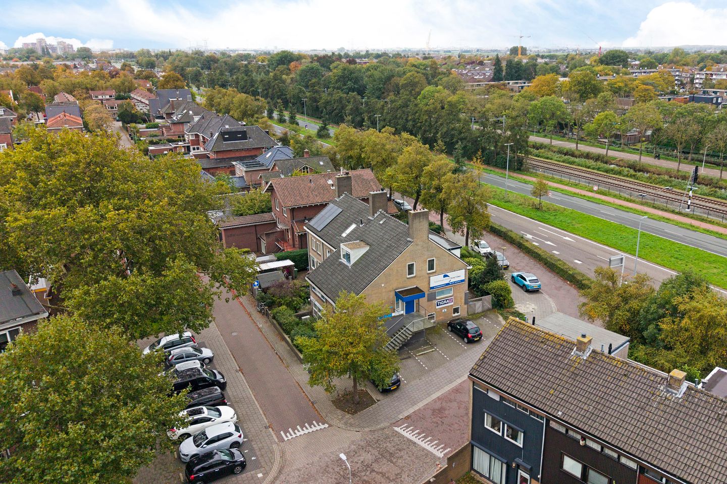 View photo 4 of Parallelweg 152