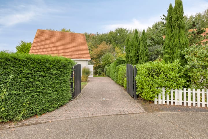 Photo 2 of Strand 32