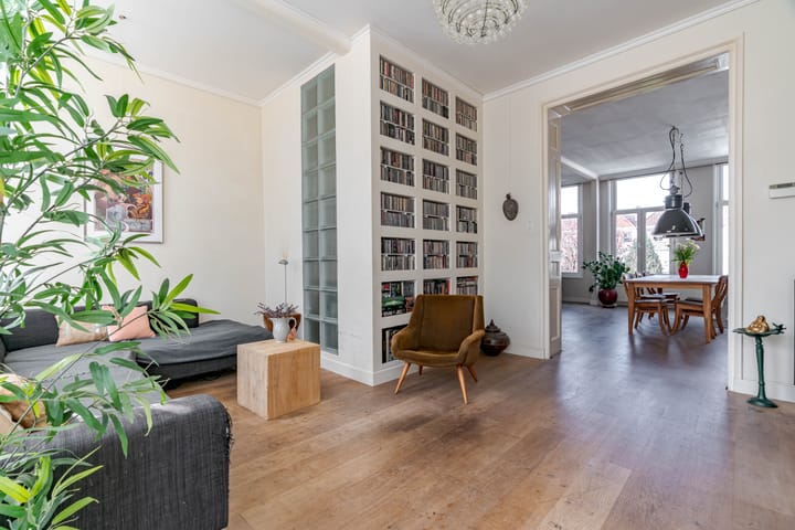 Photo 7 of Trompstraat 200