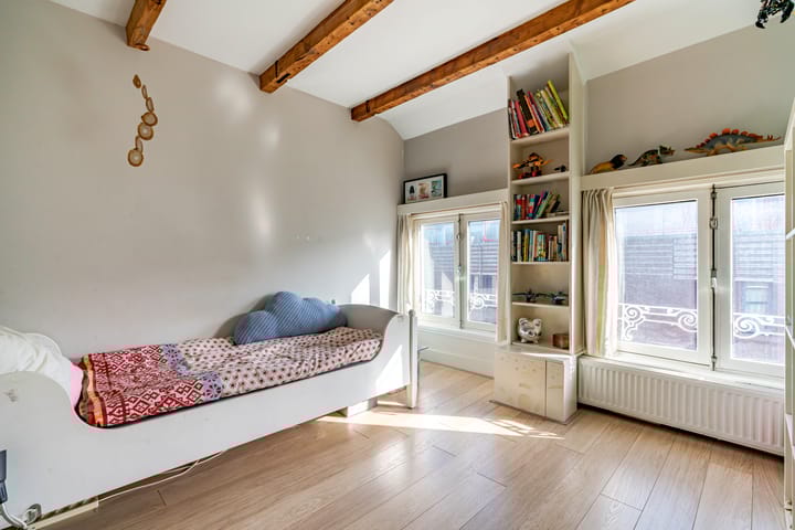 Photo 21 of Trompstraat 200