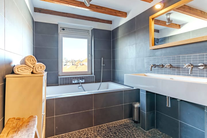 Photo 31 of Trompstraat 200