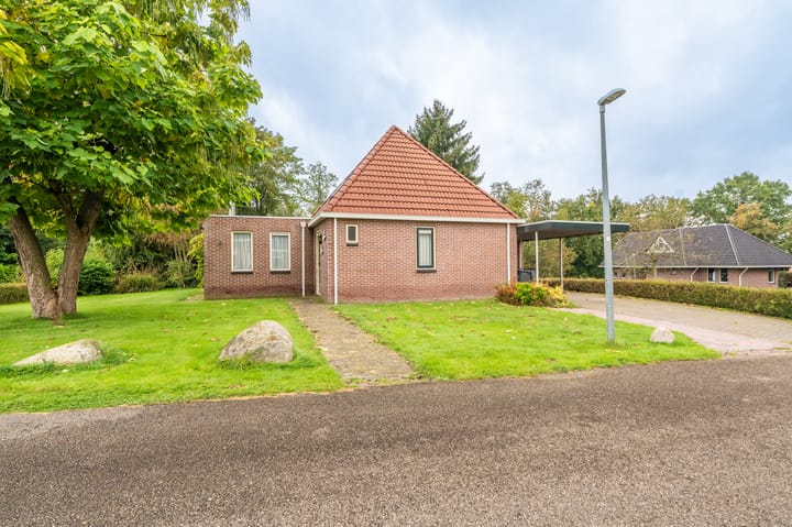 Photo 2 of Molenlaan 1