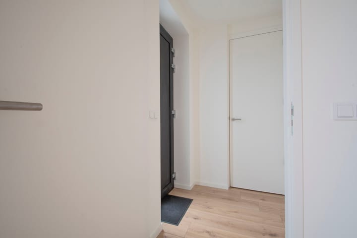 Photo 4 of Graaf van Gelrestraat 1-A