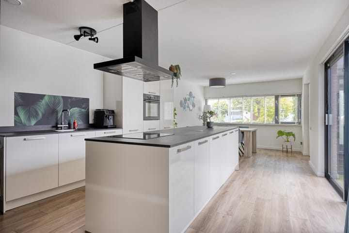 Photo 15 of Overlangelstraat 14