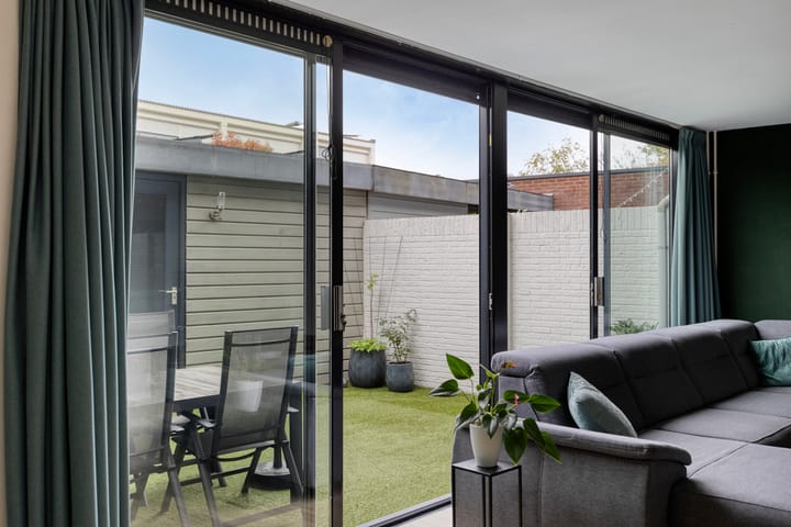 Photo 24 of Overlangelstraat 14