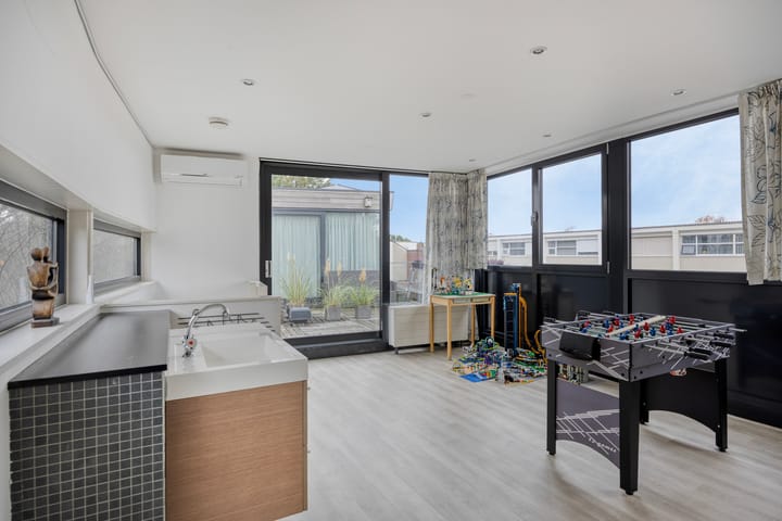 Photo 39 of Overlangelstraat 14