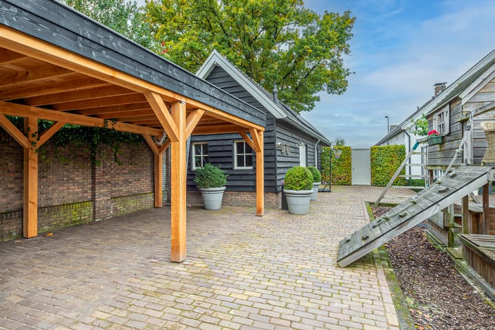 Photo 12 of Nieuw-Loosdrechtsedijk 175